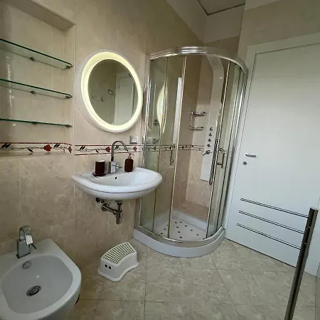 Balcony House דירה *