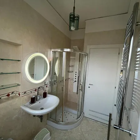 Balcony House Apartment *