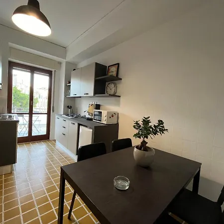 Balcony House Apartment *